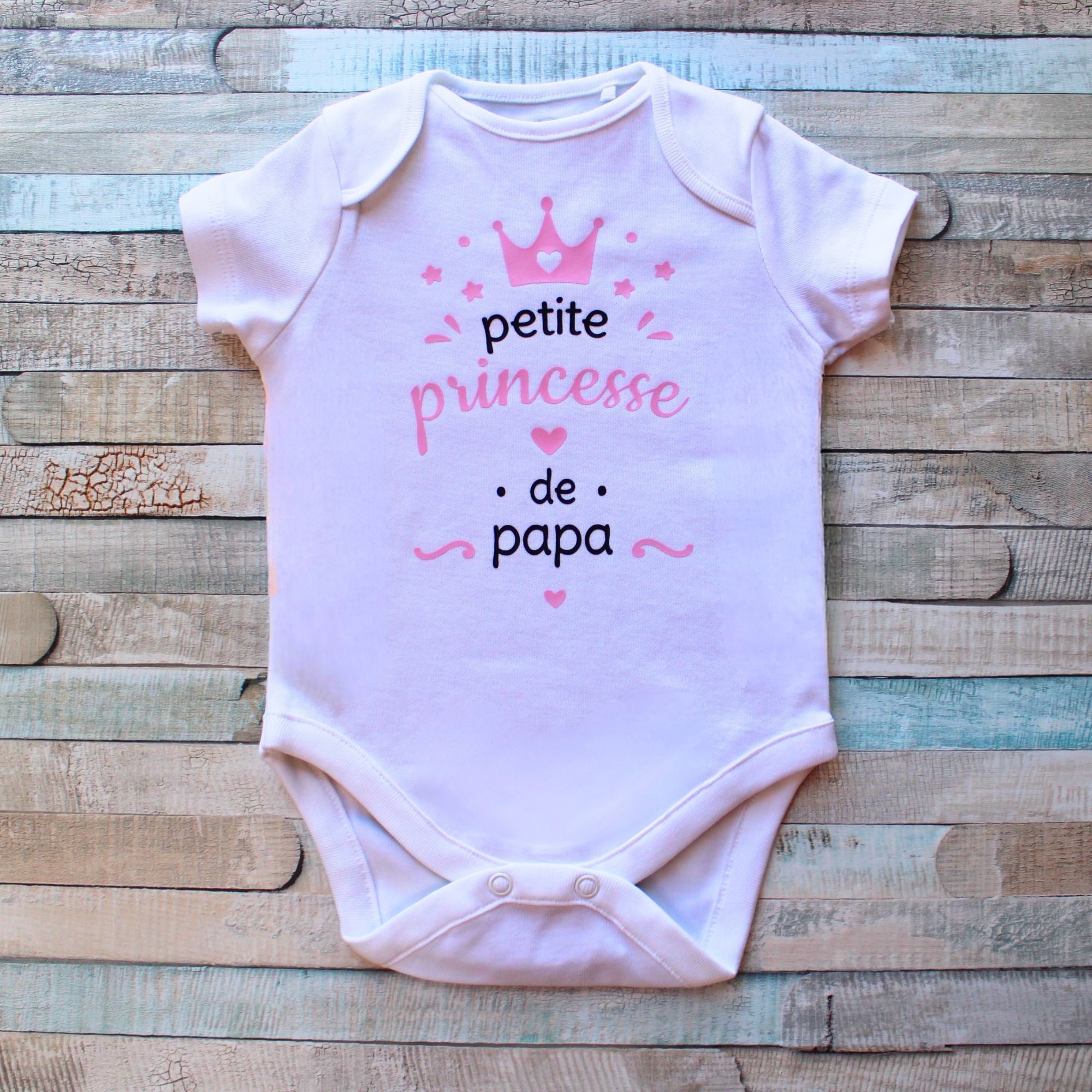 Body bébé personnalisé Petite princesse de papa, coton doux blanc manches courtes, idée cadeau naissance.