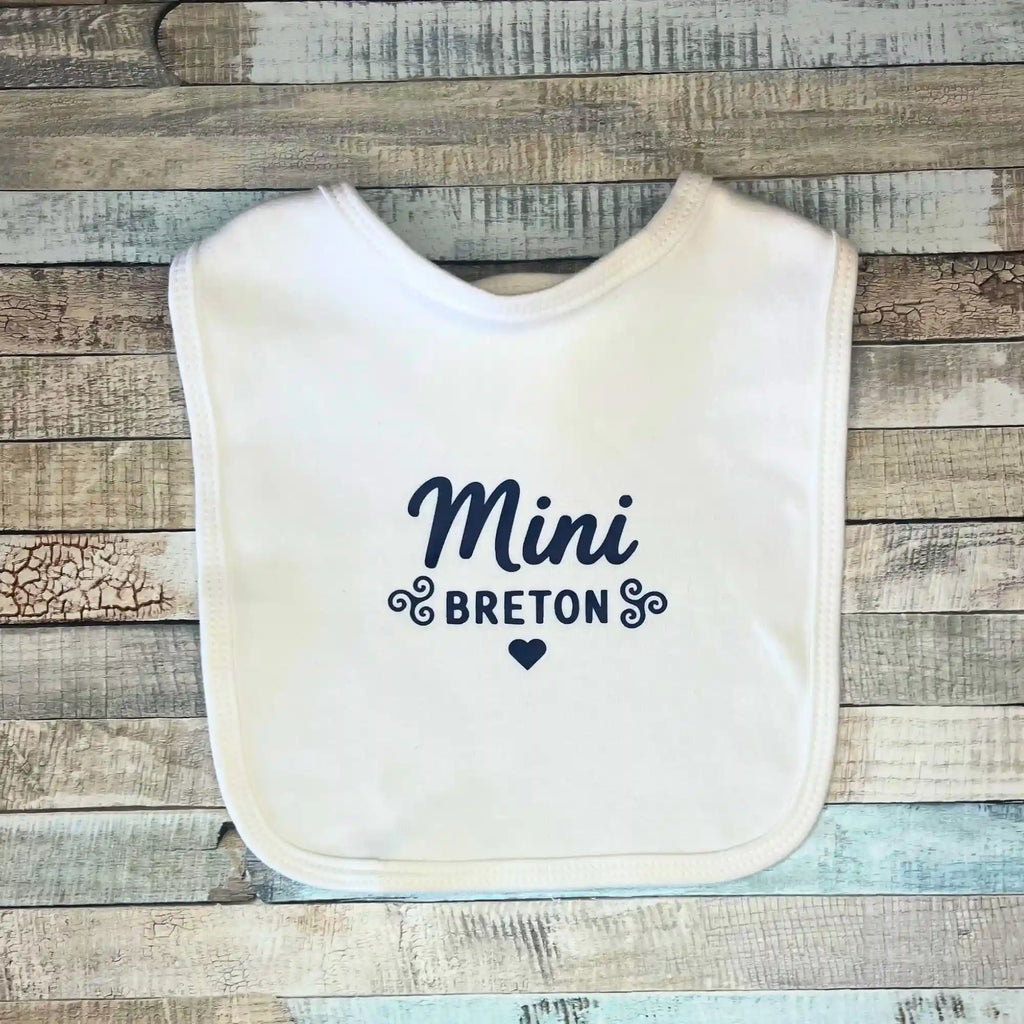 Bavoir Mini Breton en coton blanc avec motif bleue, cadeau de naissance breton pour bébé, bavoir personnalisé Bretagne.