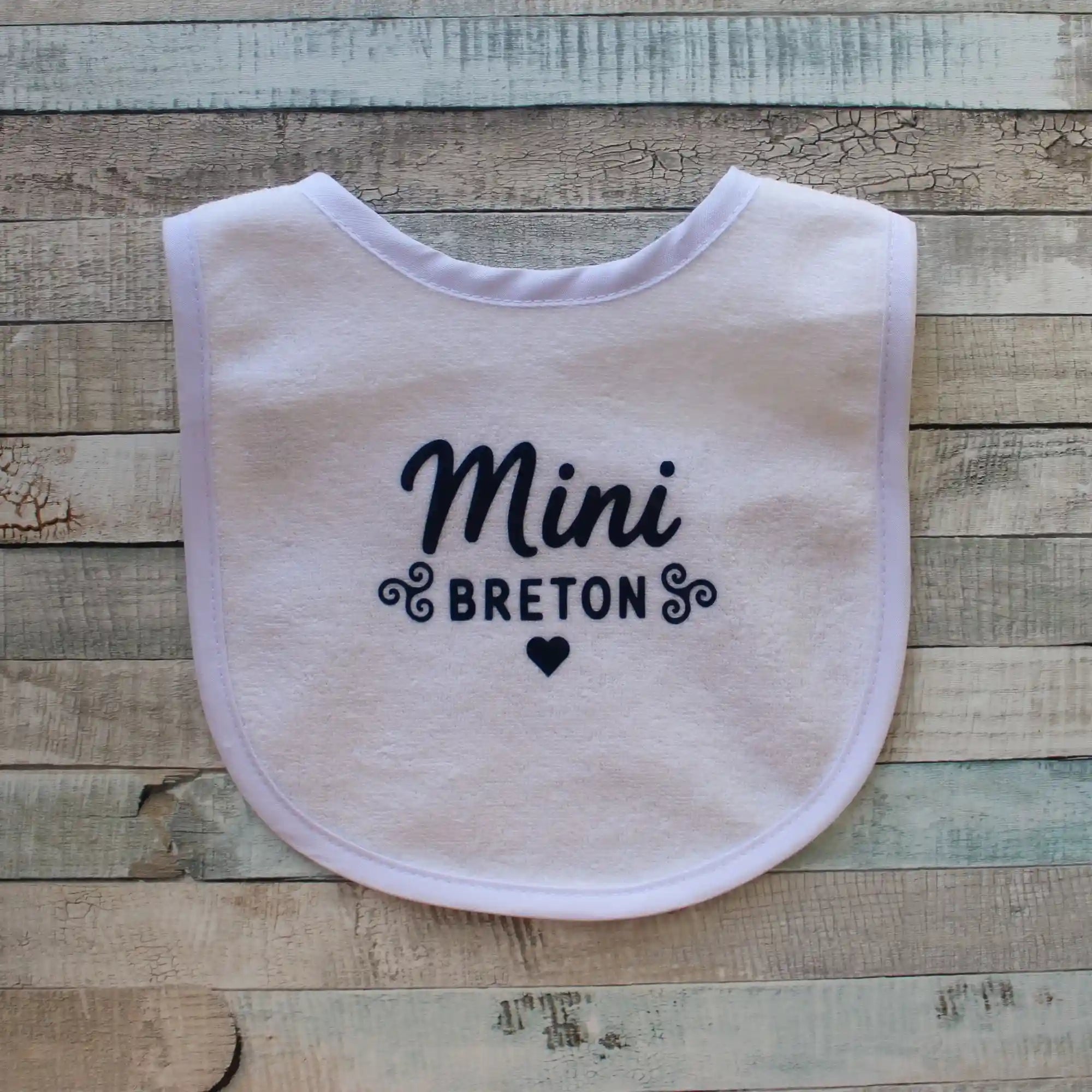 Bavoir Mini Breton en coton blanc avec broderie bleue, cadeau de naissance breton pour bébé, bavoir personnalisé Bretagne.