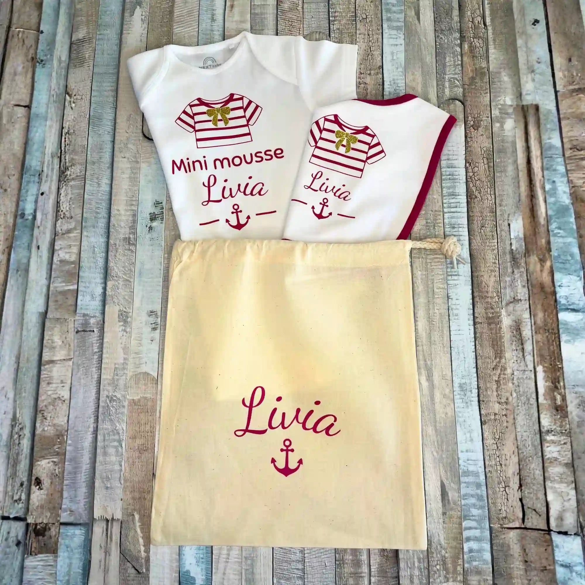 Ensemble naissance bébé personnalisé style marinière avec body, bavoir et pochon
