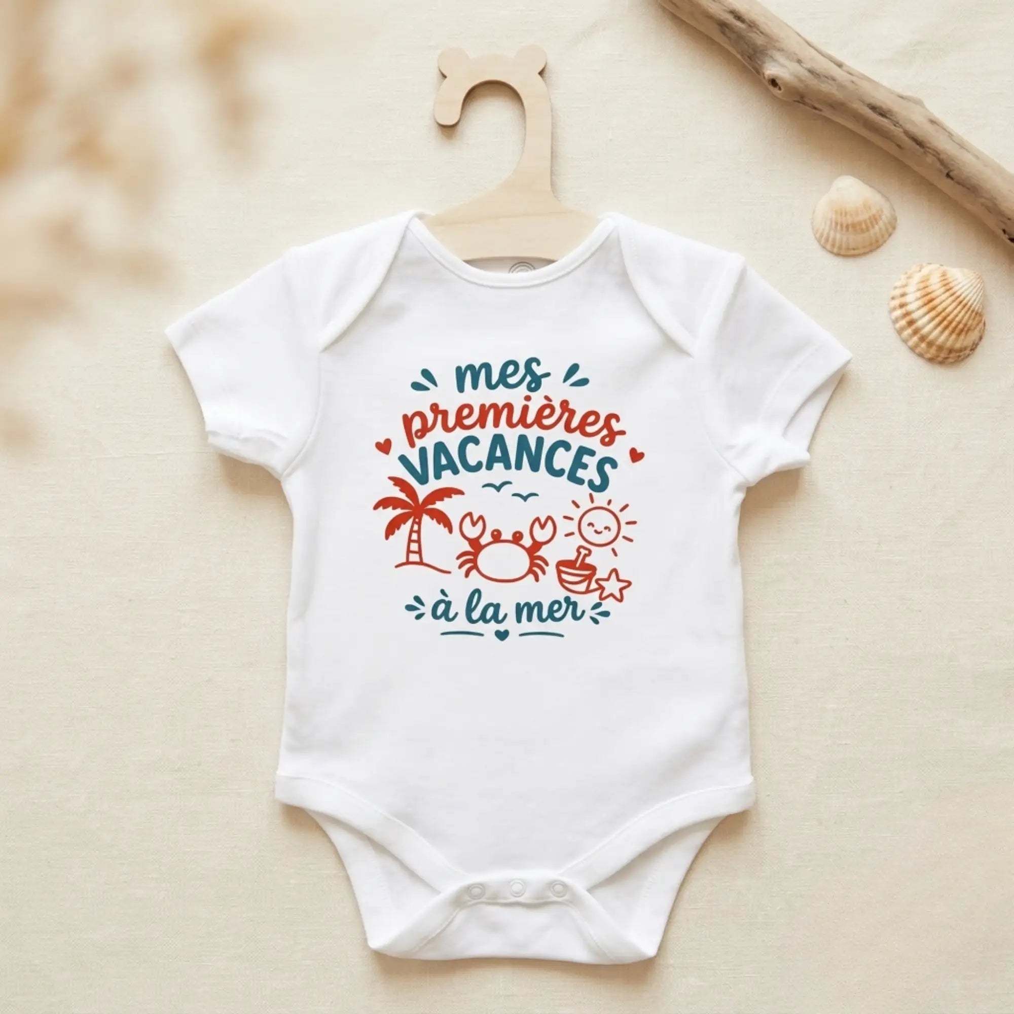 Body blanc pour bébé Mes premières vacances à la mer imprimé en Bretagne