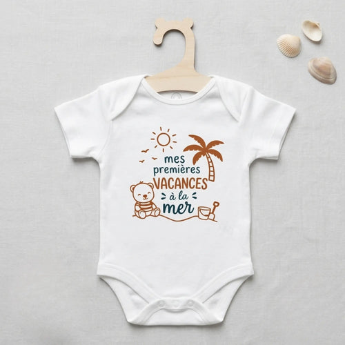 Body blanc pour bébé Mes premières vacances à la mer imprimé en Bretagne